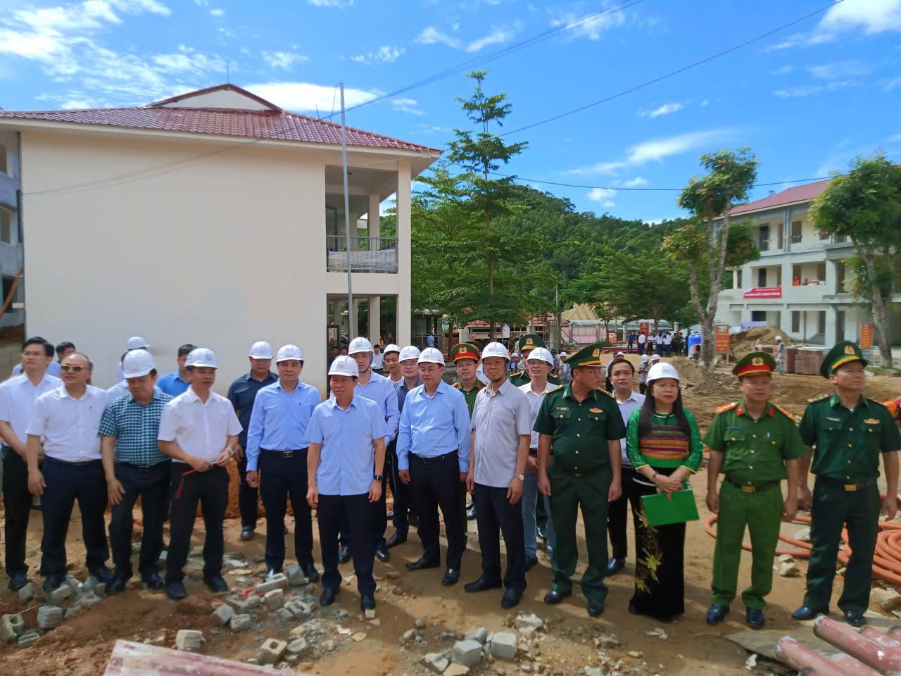 Phó Thủ tướng Chính phủ Lê Tiến Châu kiểm tiến độ thi công Trường nội trú liên cấp tại Thanh Hoá